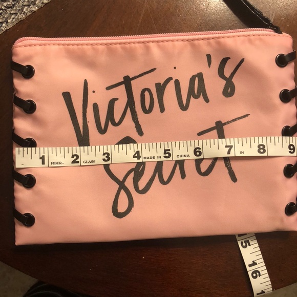 Victoria Secrets Make Up Bag NWT - Picture 6 of 7